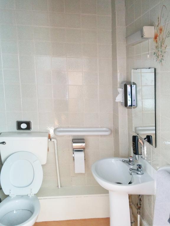The County Hotel Grimsby Room photo