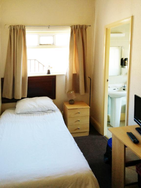 The County Hotel Grimsby Room photo