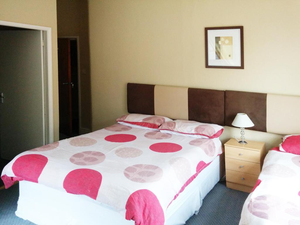The County Hotel Grimsby Room photo